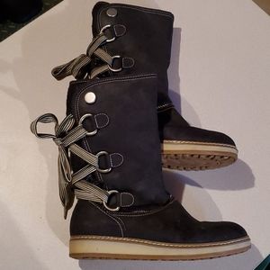 White mountain black back tie boots